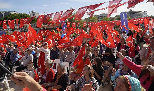 İzmir’de en büyük bayrama en görkemli kutlama