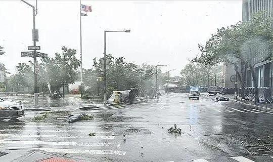 Kasırganın vurduğu Florida'da yetkililer, vatandaşlardan adlarını ve kan gruplarını silinmez kalem ile kollarına yazmalarını istedi