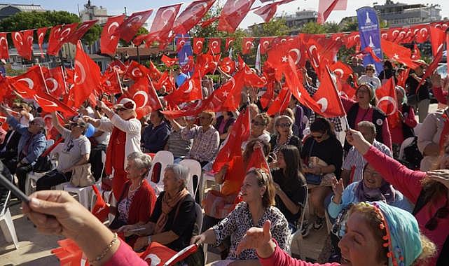 Menderes’te 7’den 70’e Cumhuriyet sevinci