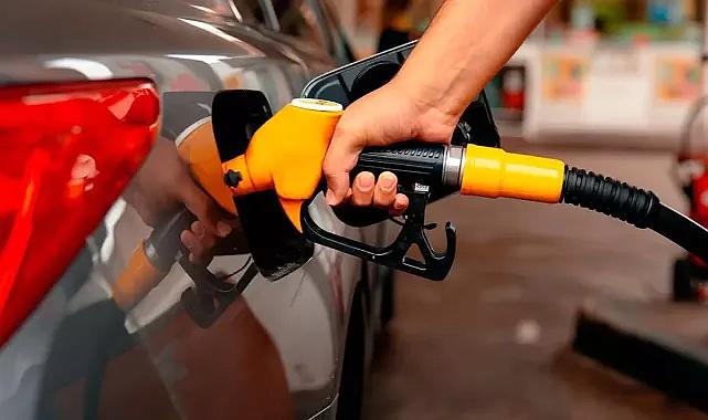 Motorine gelen 77 kuruşluk zammın ardından bir fiyat artışı da benzinde yaşandı