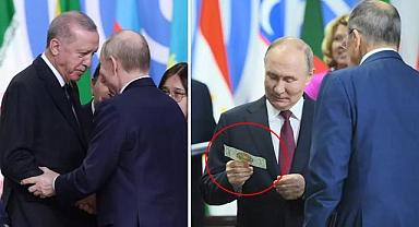 Putin'in elinde görüldü! BRICS Zirvesi'ne damga vuran banknot