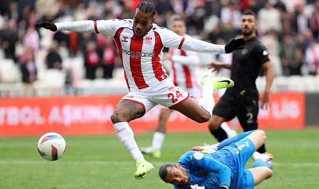 Sivasspor, Hatayspor'u geriden gelip devirdi