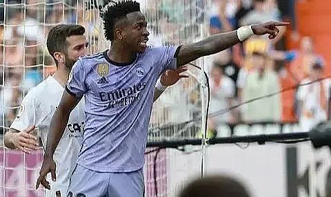 Ünlü futbolcu, kızının babası olmadığını eski karısının yaptığı paylaşımdan öğrendi