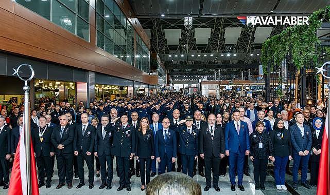 Atatürk, 10 Kasım'da İstanbul Sabiha Gökçen'de özel bir hologram gösterisiyle anıldı