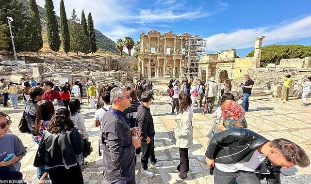 İzmir Büyükşehir Belediyesi'nden Üniversiteli Gençlere Kültür Gezisi
