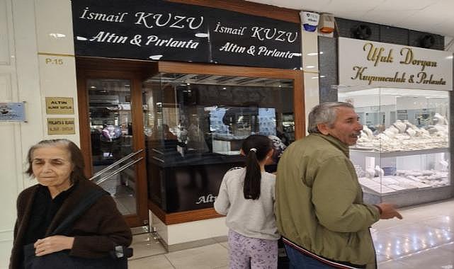 İzmir'de kuyumcu yüksek kar vaadiyle emanet altınları aldı kayıplara karıştı