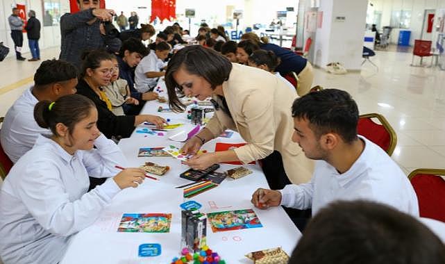 Karabağlar'da özel çocuklardan Atatürk’e sevgi resimleri