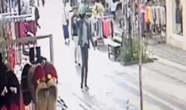 Kemalpaşa'da sokak ortasında silahlı saldırı: Bir kişi yaralandı