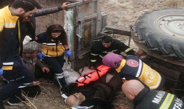 Manisa'da feci olay: Devrilen traktörün altında kalan sürücü yaralandı