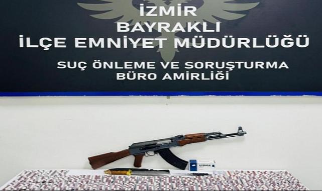 Bayraklı'da uyuşturucu tacirlerinin evinden 3 bin sentetik hap ele geçirildi