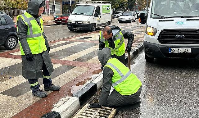 Büyükşehir ve MASKİ Ekipleri Yağışta Sahadaydı