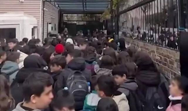 Devlet okulunda "turnike" krizi! 1000 TL'yi ödeyen geçti, ödemeyen kuyrukta bekledi