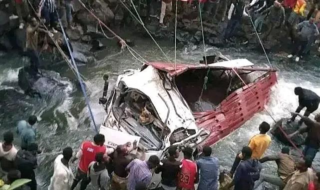 Etiyopya’da yolcu taşıyan kamyon nehre düştü: Onlarca kişi hayatını kaybetti