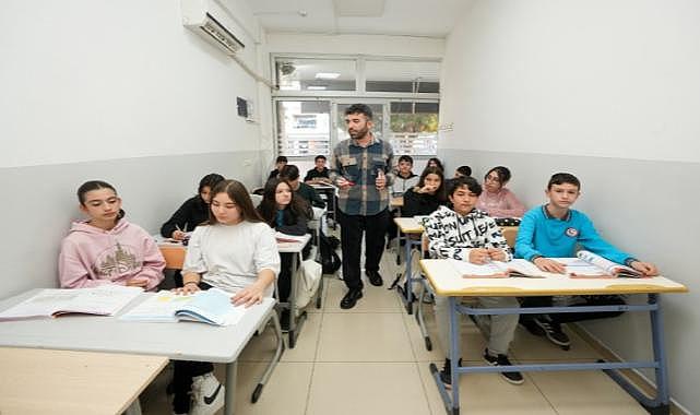 Gaziemir Belediyesi'nden öğrencilere eğitim desteği: Bin 180 öğrenciye ücretsiz eğitim