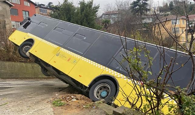 İstanbul'da İETT otobüsü evin bahçesine düştü