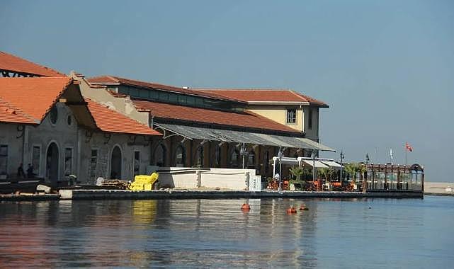 İzmir'de yıllarca ticaretin kalbinin attığı nokta: Günümüzde popüler bir alışveriş merkezi
