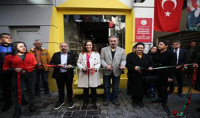 Karşıyaka’nın simgeleri hediyelik eşyalara dönüşüyor
