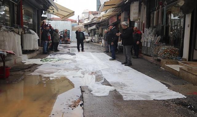 Kemeraltı esnafının çilesi bitmiyor: Yerlere halı ve perde serdiler