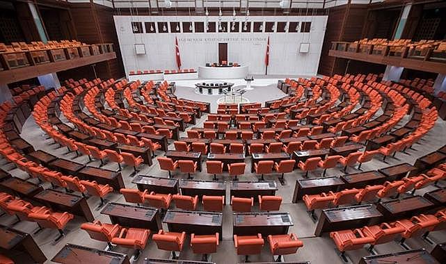 Kütahya Milletvekili Ali Fazıl Kasap, Saadet Partisinden istifa ederek CHP'ye geçti