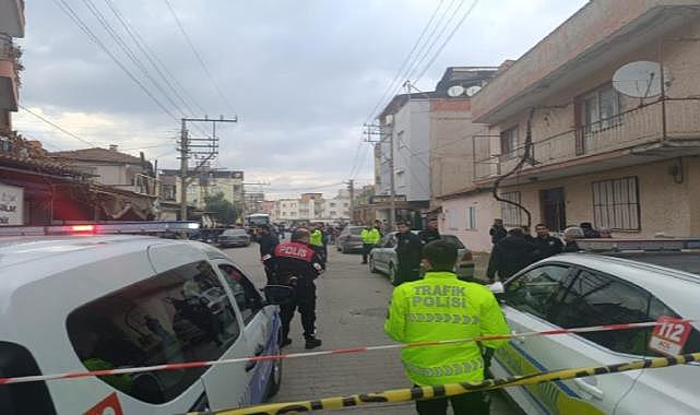 Manisa'da kahvehaneye silahlı saldırı: 2 kişi yaralandı.