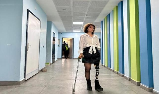 Melek öğretmen, azmiyle öğrencilerine örnek oluyor