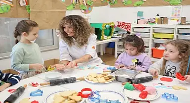 Minik şeflerden ‘yılbaşı' kurabiyeleri
