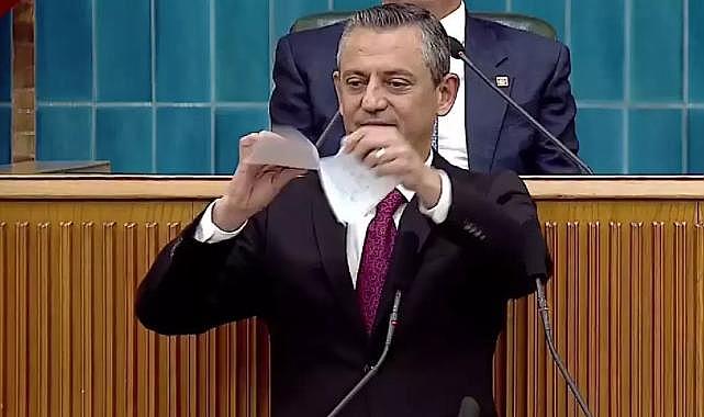 Özel, Bahçeli'nin kendisiyle ilgili sözlerinin yer aldığı kağıdı yırttı