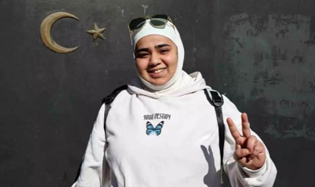 Türkiye'nin Şam Büyükelçiliğine gelen Suriyeli: "Türk vatandaşlığına başvuracağım"