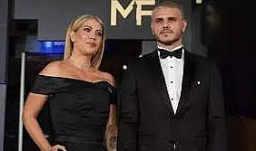 Wanda Nara'dan cesur paylaşım: Gömleğinin düğmelerini kapatmadı