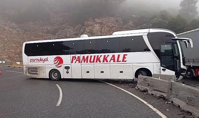 Yolcu otobüsünün bariyerlere çarptı... Çok sayıda yaralı!