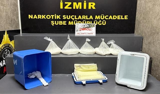 Bornova'da bir araca yapılan aramada termostan 5 kilogram uyuşturucu çıktı