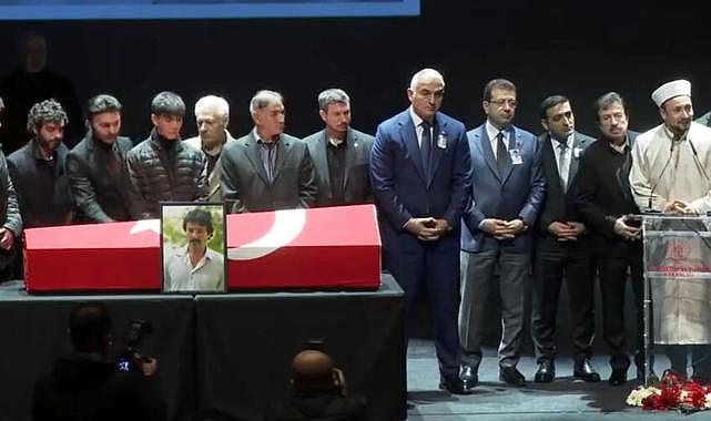 Ferdi Tayfur'un cenaze töreninde ortalık karıştı!