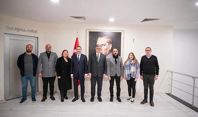 İzmir Büyükşehir Belediye Başkanı Cemil Tugay, Memurlara Ek Zam Yaptı: "Patron Değil Kamu Yöneticisiyim"