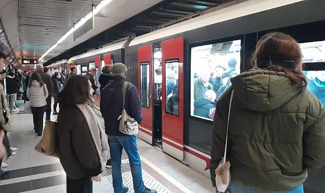 İzmir'de metro arızası yaşandı: Yolcular büyük sıkıntı yaşadı!