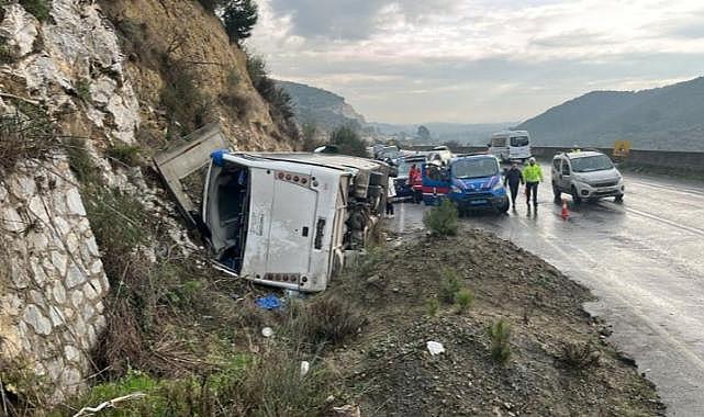 İzmir&#039;de Nergis Festivaline giden yolcu otobüsü Aydın&#039;da devrildi: 23 yaralı