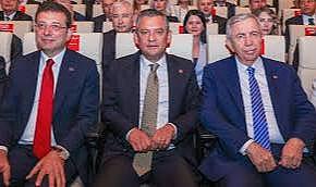 İzmir&#039;in eski vekili uyardı: Mansur Yavaş ve Ekrem İmamoğlu yarıştırılmamalı