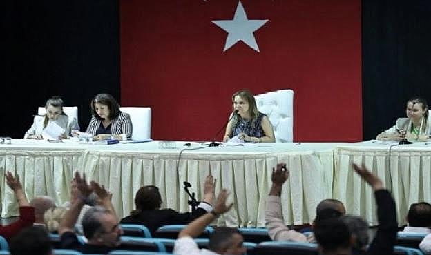 Konak Meclisi'nde Logo Tartışması: CHP'li 3 Meclis Üyesi Toplantıyı Terk Etti!