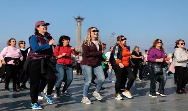Konak yeni yıla dansla 'merhaba' dedi