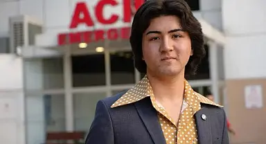 Kur'an-ı Kerim'in üzerine oturup ayağıyla basmıştı: Ferdi Tayfur hayranı tutuklandı!