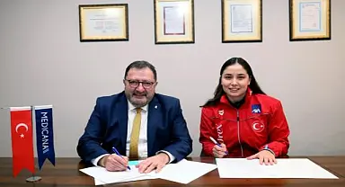 Medicana İzmir Hastanesi, başarılı yüzücü Bengisu Avcı'nın sağlık sponsoru oldu