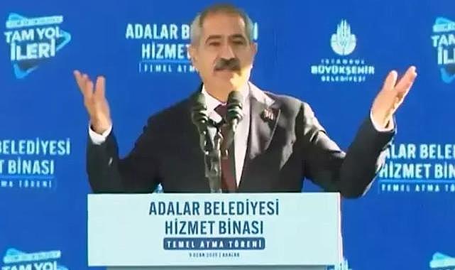 'Söylemesem rahat edemem' dedi, ikinci kez kürsüye geldi! Belediye başkanı törene damga vurdu