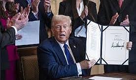 Trump'ın imzaladığı ilk yasa yürürlüğe girdi: Guantanamo'da 30 bin kişilik kaçak göçmen tesisi