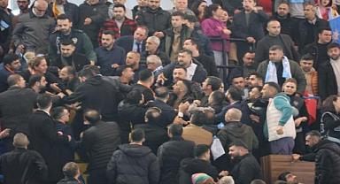AK Parti İzmir İl Kongresi’nde gerginlik: Partili iki grup arasında kavga çıktı