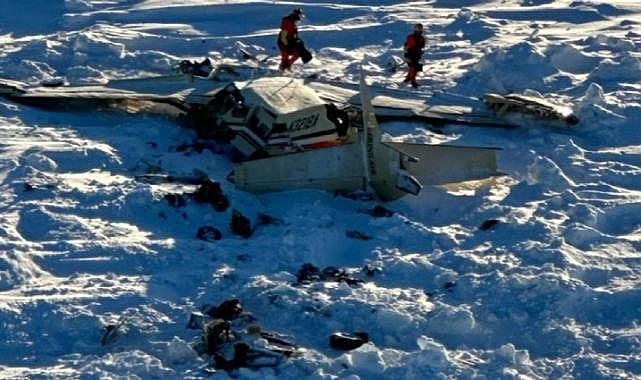 Alaska&#039;da kaybolan uçağın enkazı bulundu: 10 ölü