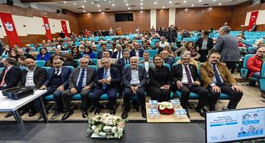 Gazetecilerin sorunları Konak’ta konuşuldu