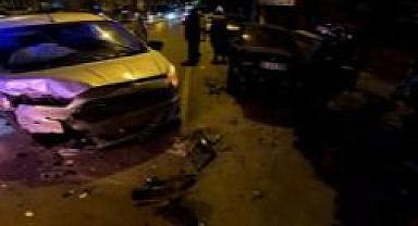 İzmir'de alkollü genç, babasının kurum otomobilini kaçırdı, 5 araca birden çarptı