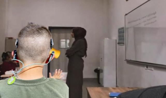 İzmir'de yaşayan 7 yaşındaki işitme engelli Gökhan'a önce akran sonra öğretmen zorbalığı