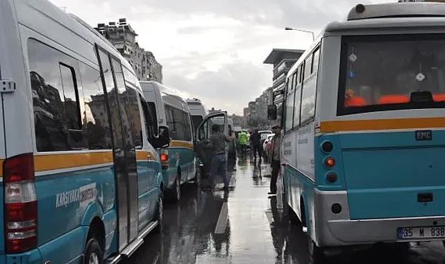 İzmir&#039;in iki önemli minibüs hattı kontak kapattı! İzmir trafiği felç oldu!