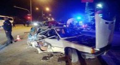 Manisa'da feci kaza: İki araç hurdaya döndü 2'si ağır, 5 yaralı