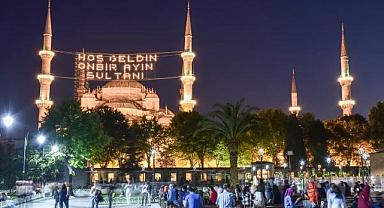 Ramazan Ayı Başlıyor: İlk İftar ve İmsak Saatleri Açıklandı
